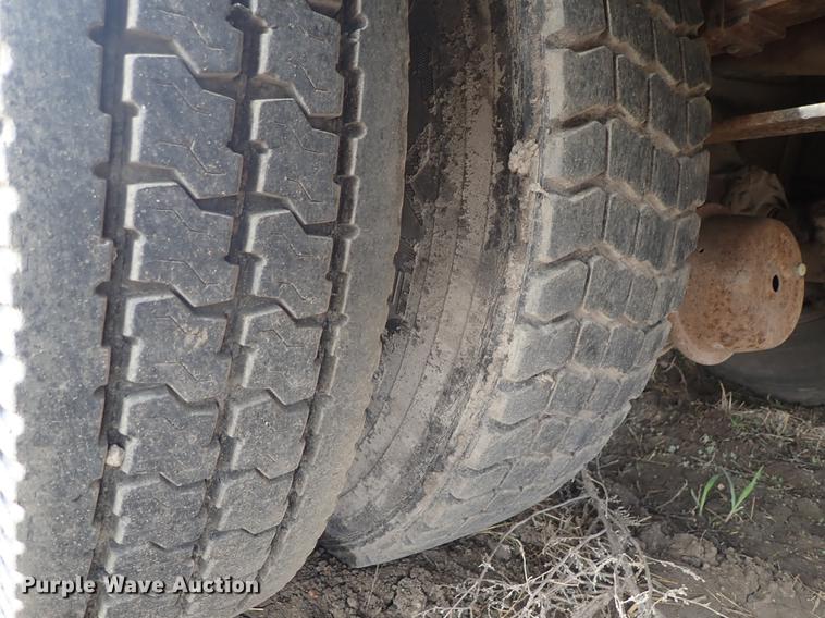 image for item DF1115 1988 International 1754 service truck