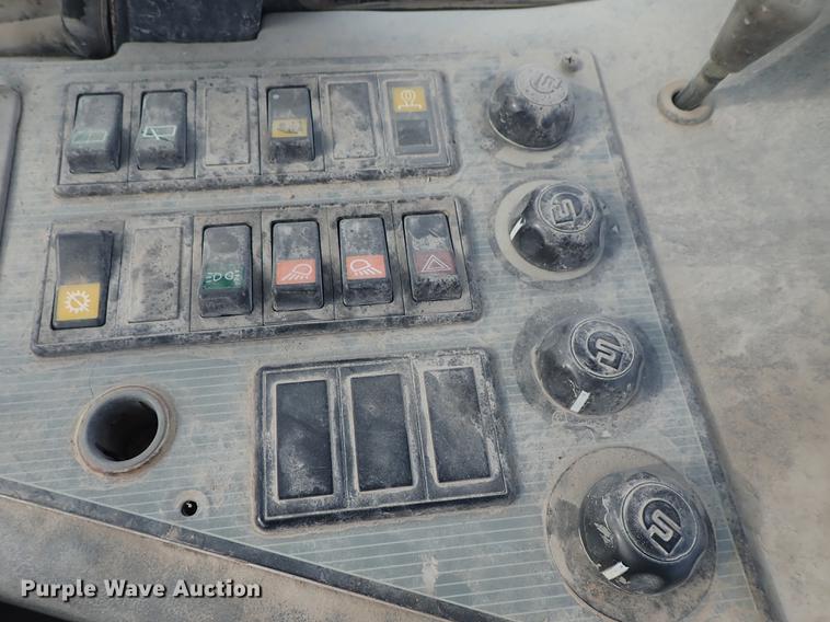 image for item DF1116 2000 New Holland LW110 wheel loader