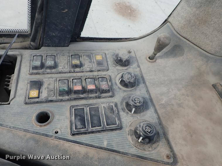 image for item DF1116 2000 New Holland LW110 wheel loader