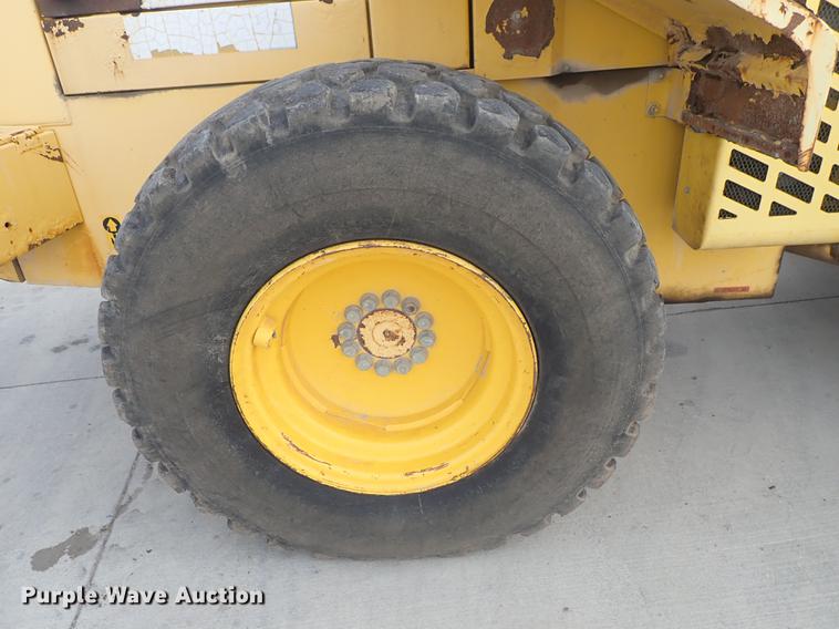 image for item DF1116 2000 New Holland LW110 wheel loader