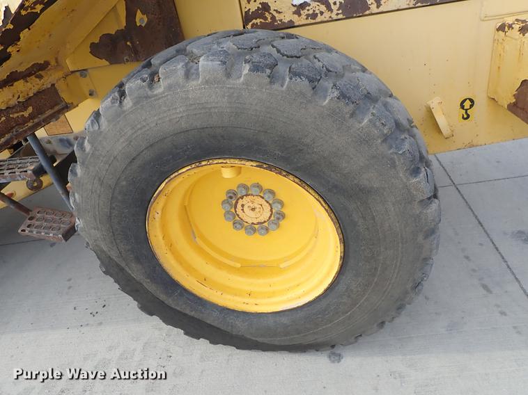 image for item DF1116 2000 New Holland LW110 wheel loader