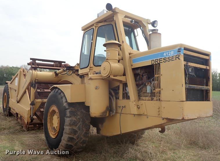 image for item DF1138 1988 Dresser 412B elevating scraper