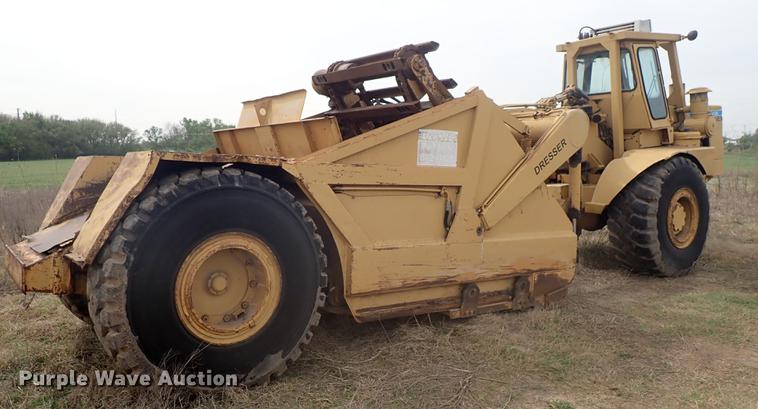 image for item DF1138 1988 Dresser 412B elevating scraper