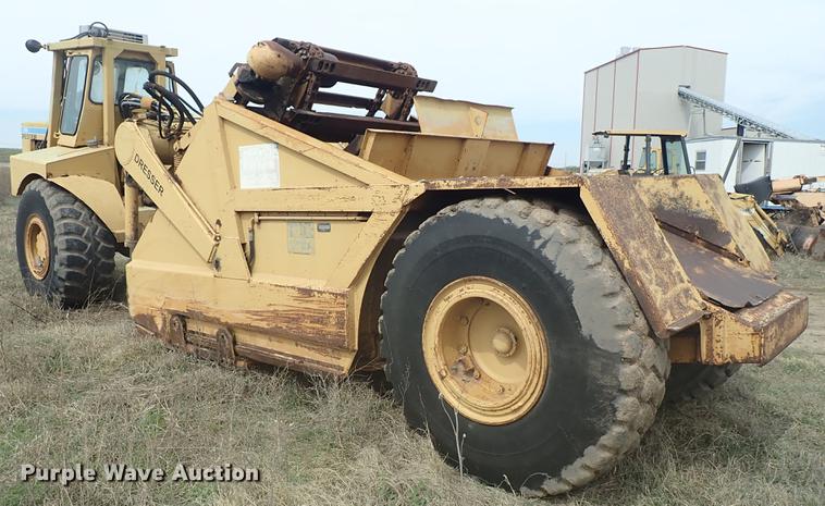 image for item DF1138 1988 Dresser 412B elevating scraper