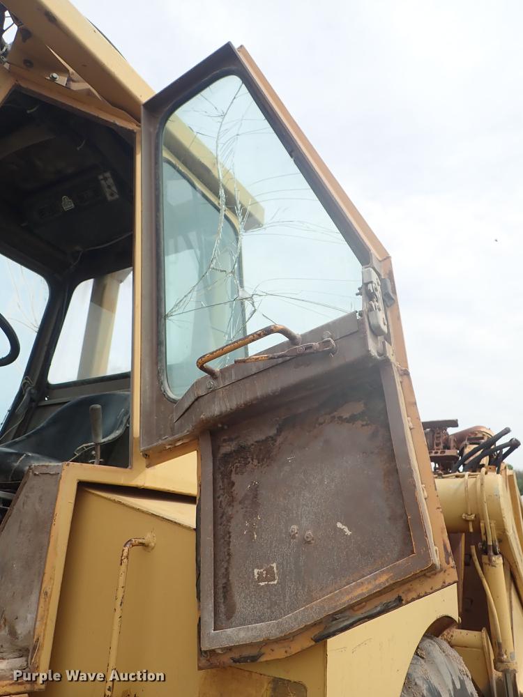 image for item DF1138 1988 Dresser 412B elevating scraper