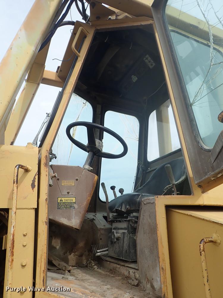 image for item DF1138 1988 Dresser 412B elevating scraper