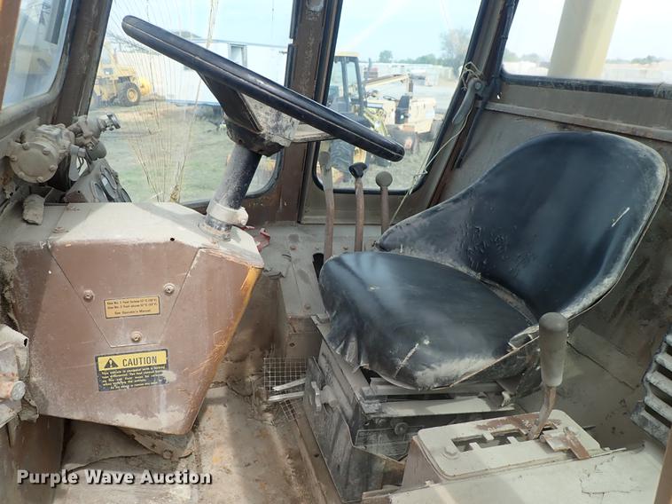 image for item DF1138 1988 Dresser 412B elevating scraper