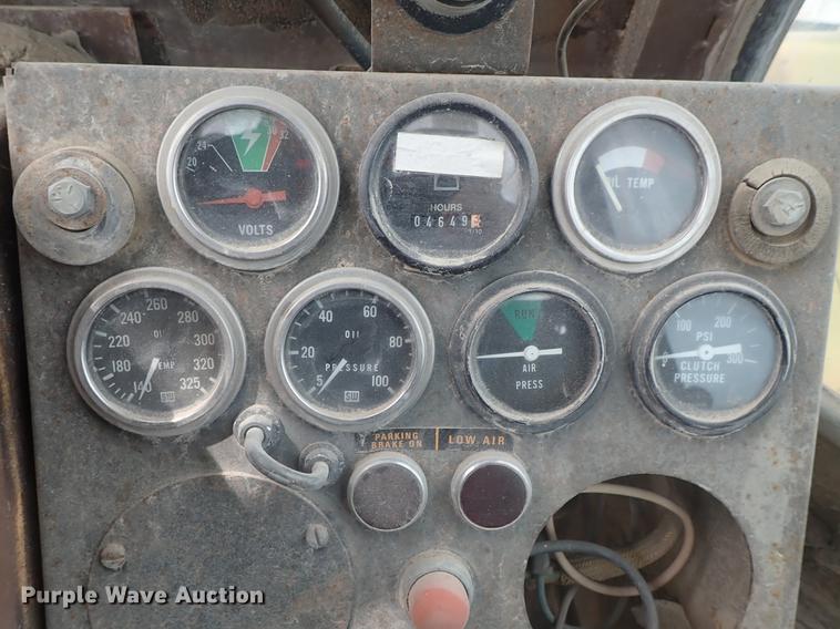 image for item DF1138 1988 Dresser 412B elevating scraper