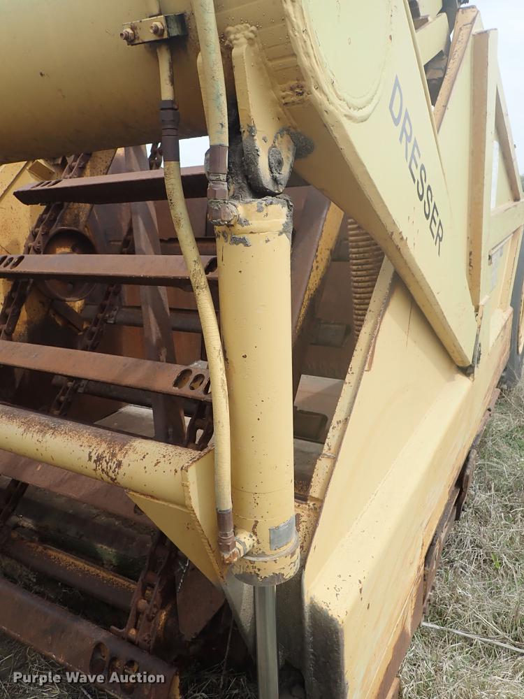 image for item DF1138 1988 Dresser 412B elevating scraper