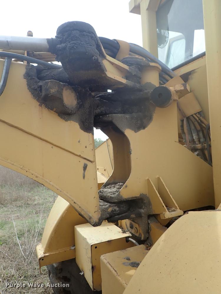 image for item DF1138 1988 Dresser 412B elevating scraper