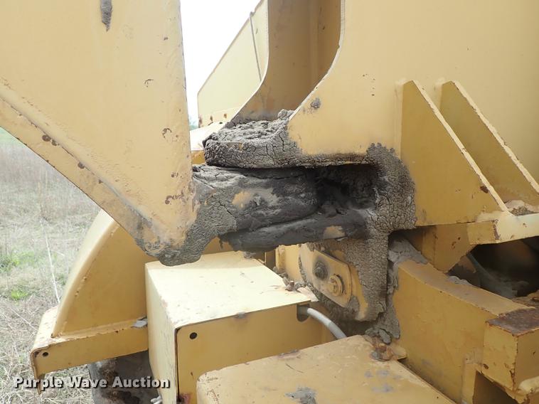 image for item DF1138 1988 Dresser 412B elevating scraper