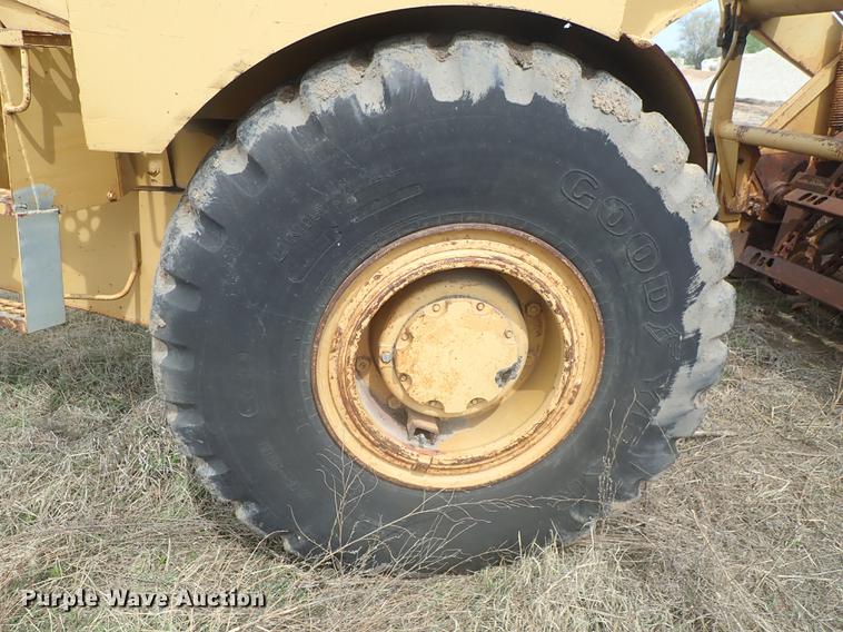 image for item DF1138 1988 Dresser 412B elevating scraper