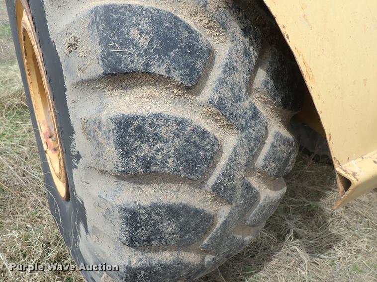 image for item DF1138 1988 Dresser 412B elevating scraper