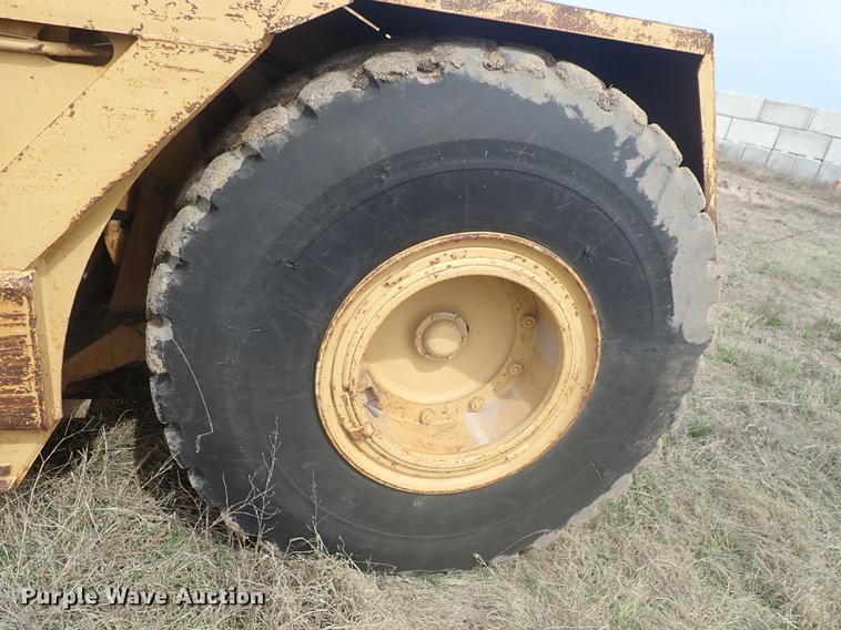 image for item DF1138 1988 Dresser 412B elevating scraper