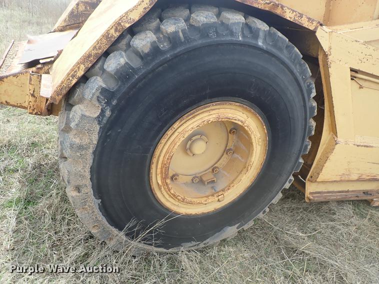 image for item DF1138 1988 Dresser 412B elevating scraper