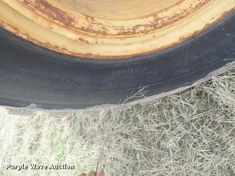 image for item DF1138 1988 Dresser 412B elevating scraper