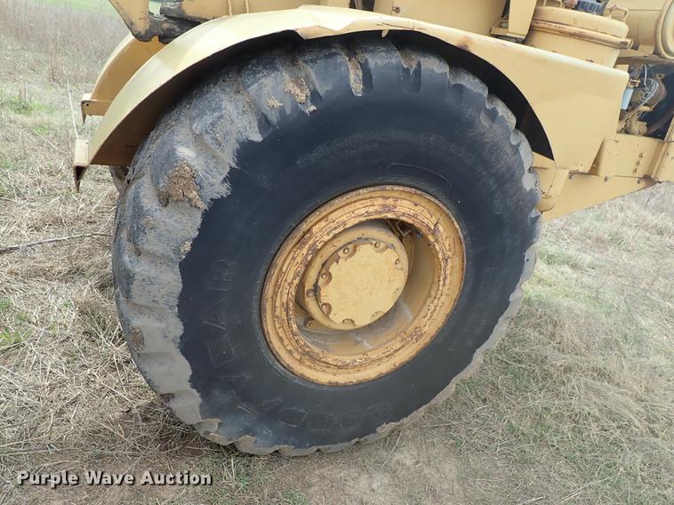 image for item DF1138 1988 Dresser 412B elevating scraper