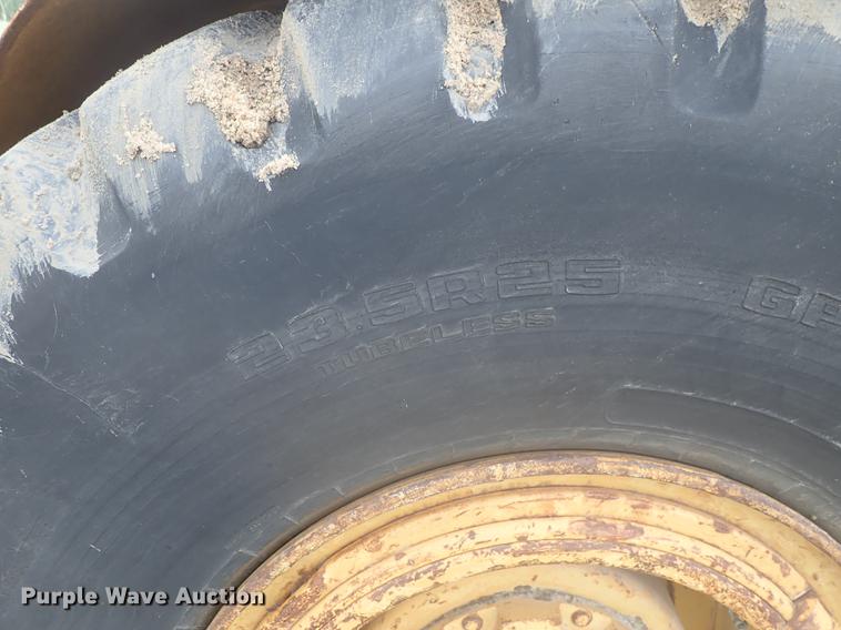 image for item DF1138 1988 Dresser 412B elevating scraper