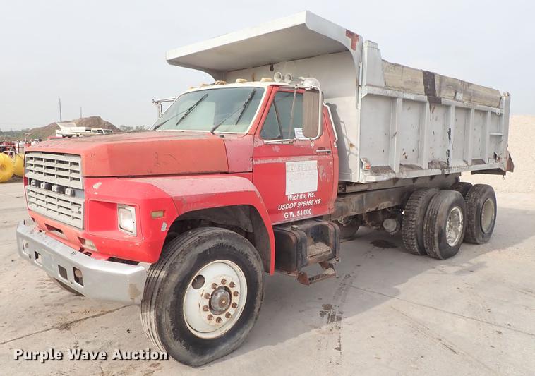 image for item DF1139 1984 Ford L804 dump truck