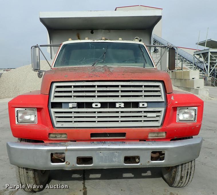 image for item DF1139 1984 Ford L804 dump truck