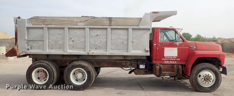 image for item DF1139 1984 Ford L804 dump truck