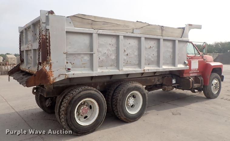 image for item DF1139 1984 Ford L804 dump truck