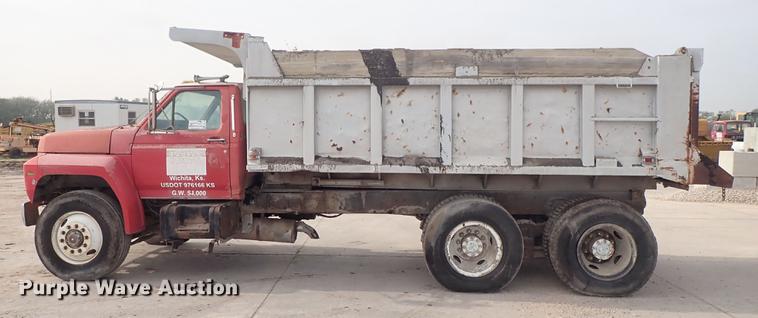 image for item DF1139 1984 Ford L804 dump truck