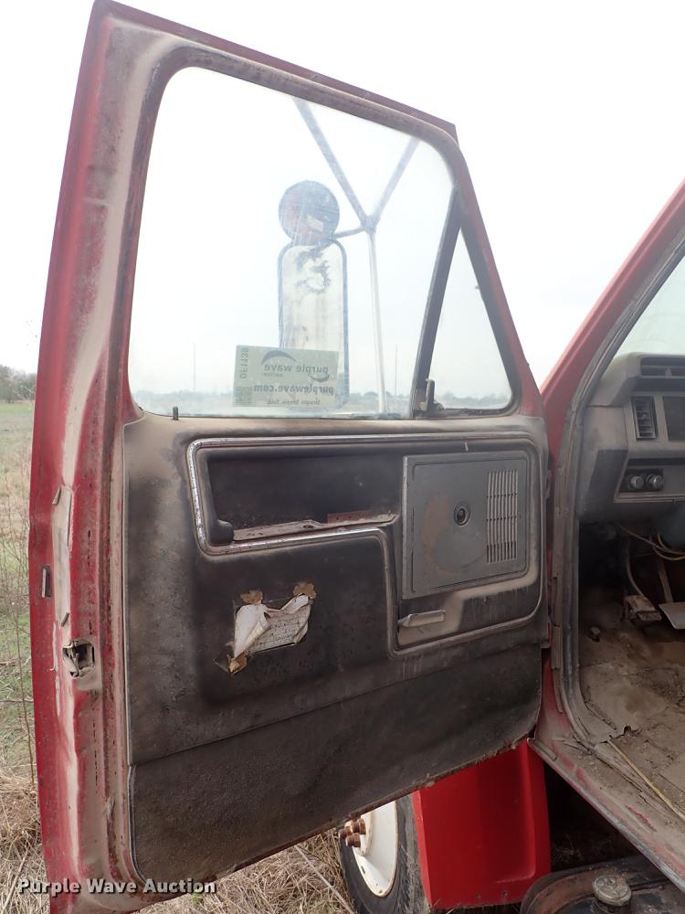 image for item DF1139 1984 Ford L804 dump truck