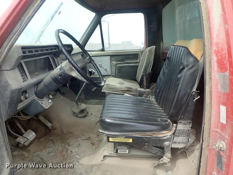 image for item DF1139 1984 Ford L804 dump truck