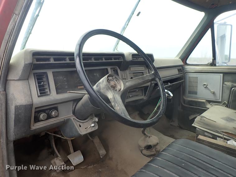 image for item DF1139 1984 Ford L804 dump truck