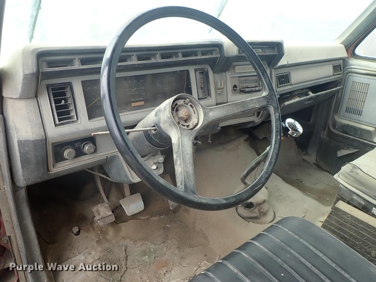 image for item DF1139 1984 Ford L804 dump truck