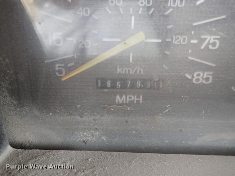 image for item DF1139 1984 Ford L804 dump truck