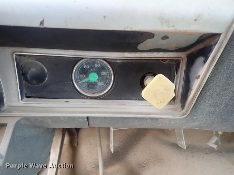 image for item DF1139 1984 Ford L804 dump truck