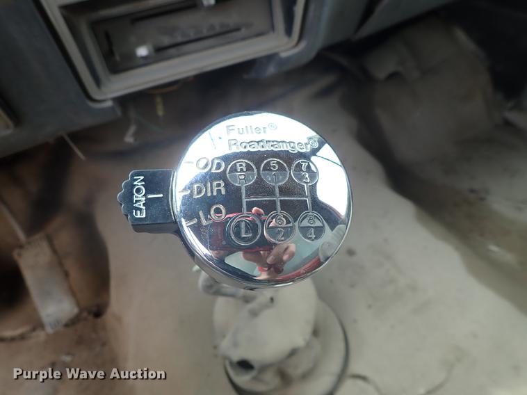 image for item DF1139 1984 Ford L804 dump truck