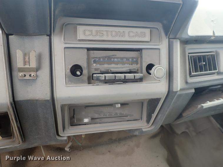 image for item DF1139 1984 Ford L804 dump truck