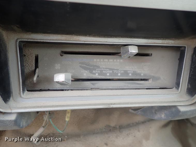 image for item DF1139 1984 Ford L804 dump truck