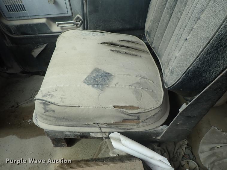 image for item DF1139 1984 Ford L804 dump truck