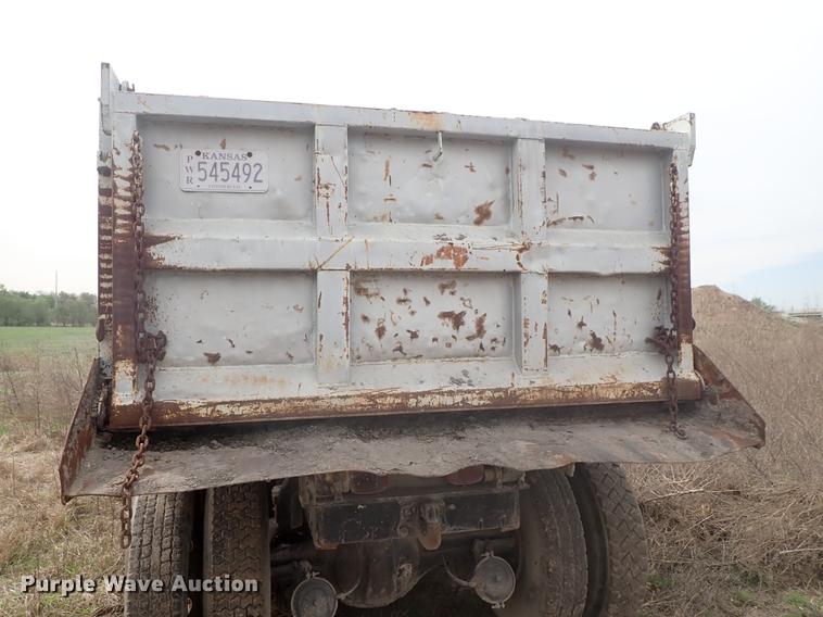 image for item DF1139 1984 Ford L804 dump truck