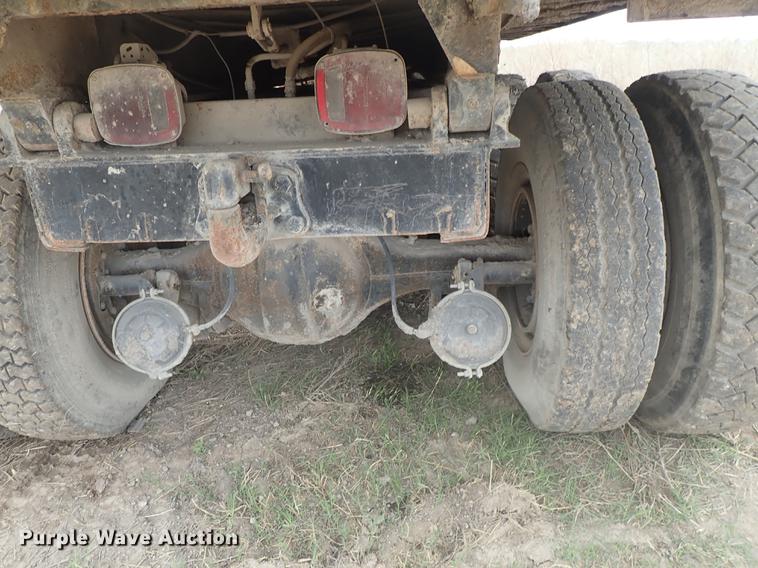 image for item DF1139 1984 Ford L804 dump truck