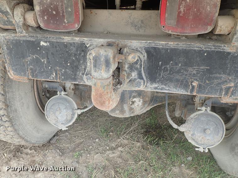 image for item DF1139 1984 Ford L804 dump truck