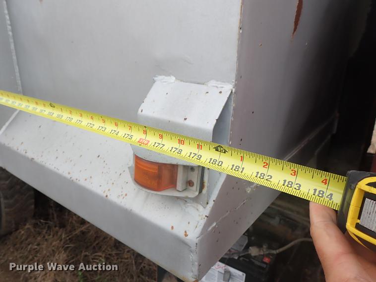 image for item DF1139 1984 Ford L804 dump truck