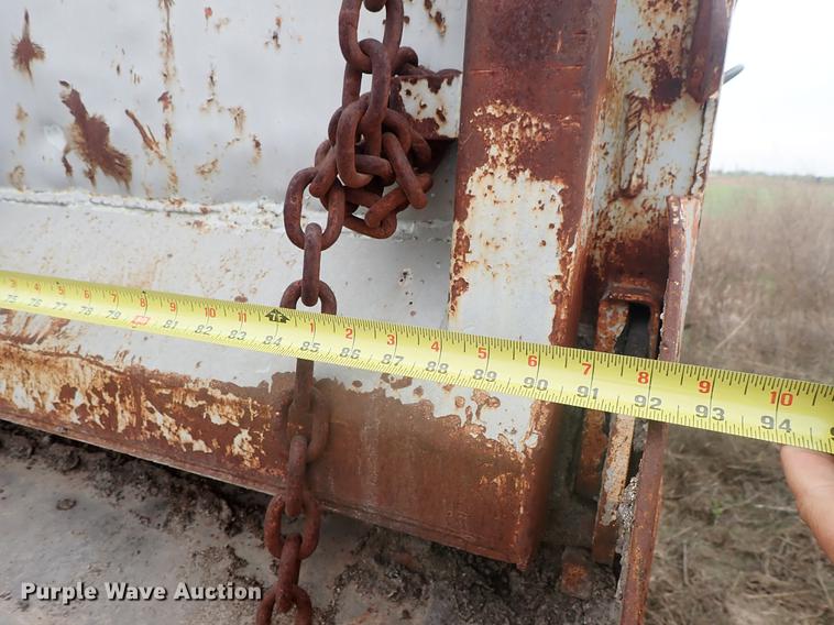 image for item DF1139 1984 Ford L804 dump truck