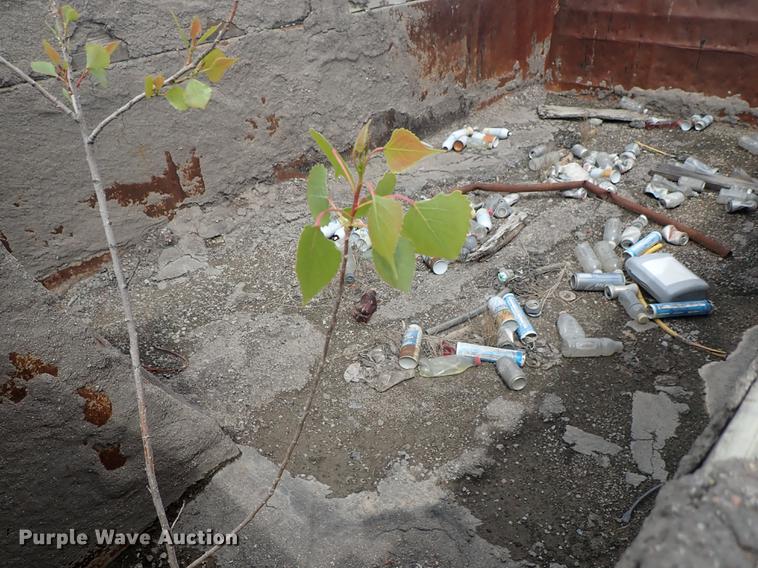 image for item DF1139 1984 Ford L804 dump truck