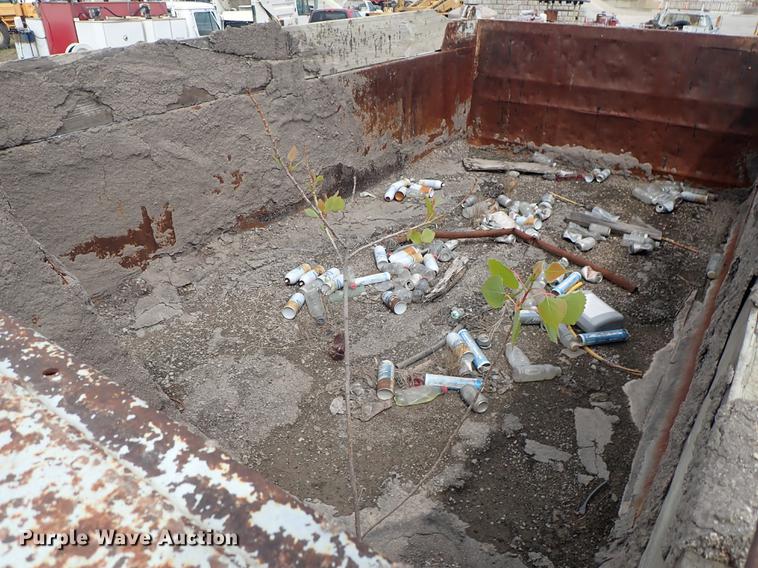 image for item DF1139 1984 Ford L804 dump truck