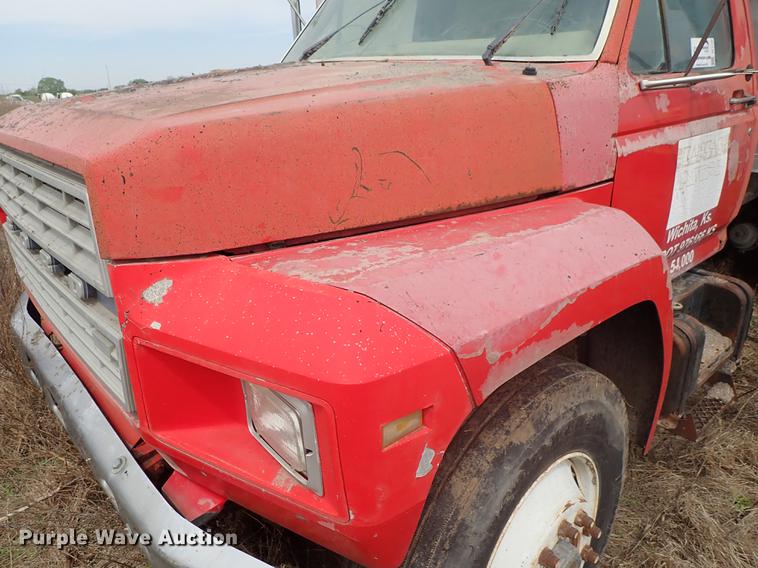 image for item DF1139 1984 Ford L804 dump truck
