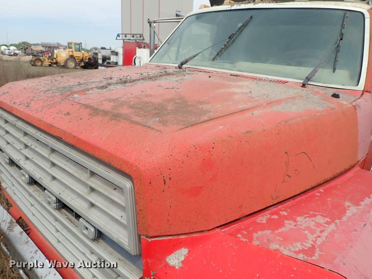 image for item DF1139 1984 Ford L804 dump truck