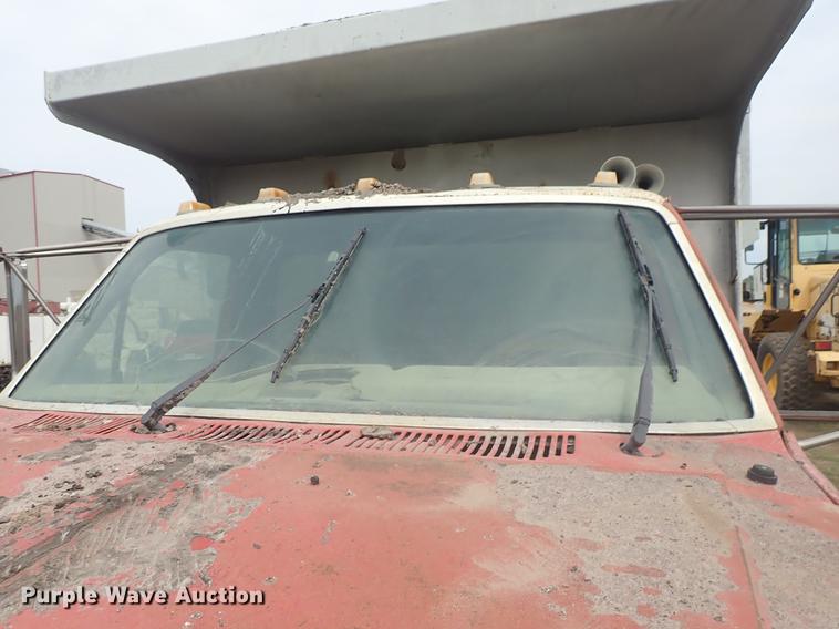image for item DF1139 1984 Ford L804 dump truck