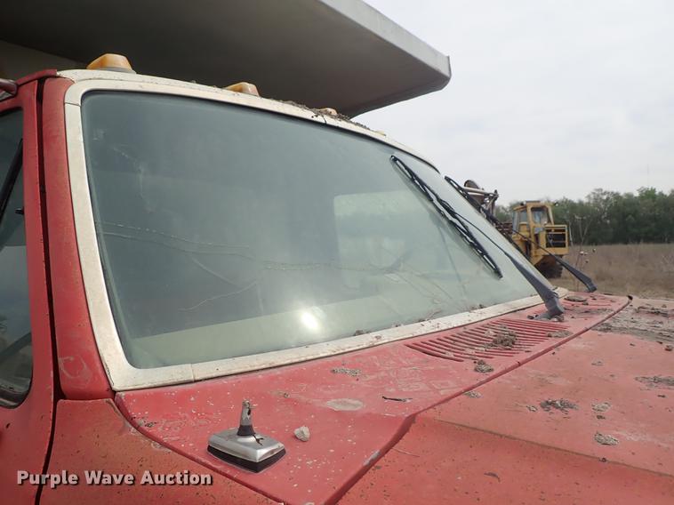 image for item DF1139 1984 Ford L804 dump truck