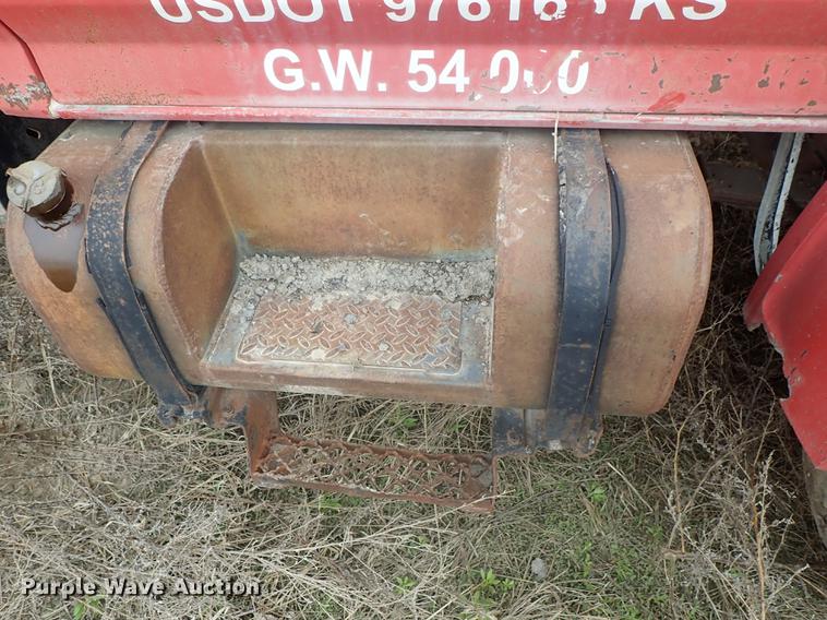 image for item DF1139 1984 Ford L804 dump truck