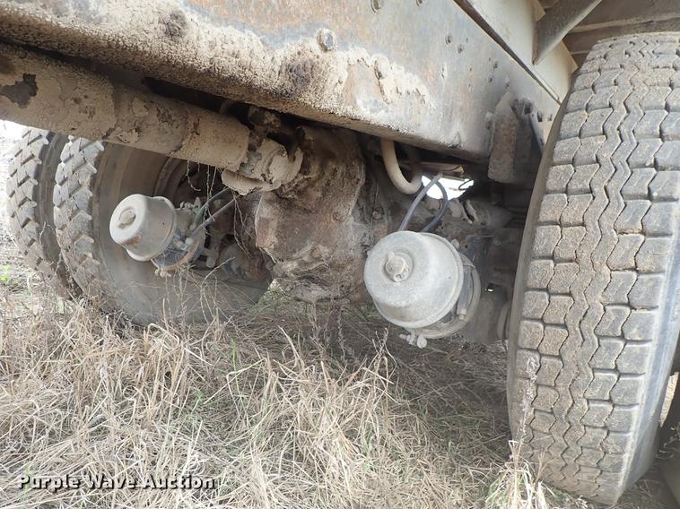 image for item DF1139 1984 Ford L804 dump truck